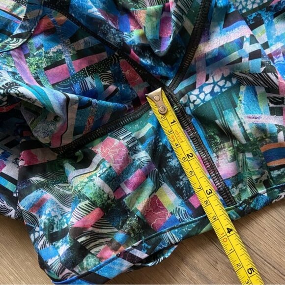 Lululemon Tracker Short SW 4” Size 8 Electric Beach Multi/Black - Picture 7 of 11